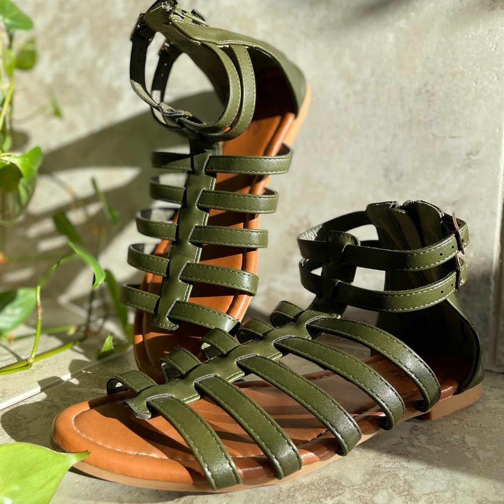 Women's Gladiator Sandal. Olive green Size 8